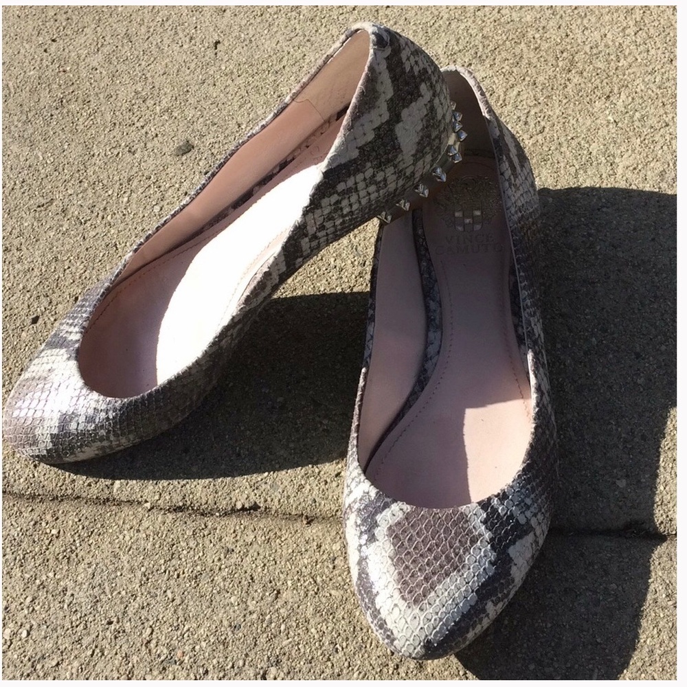 🥰RE-POSHING Vince Comuto Snake Print Flats